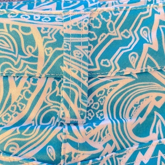 Skort teal and white contemporary print. Belt loops and front pockets size 10P
C - Picture 9 of 15